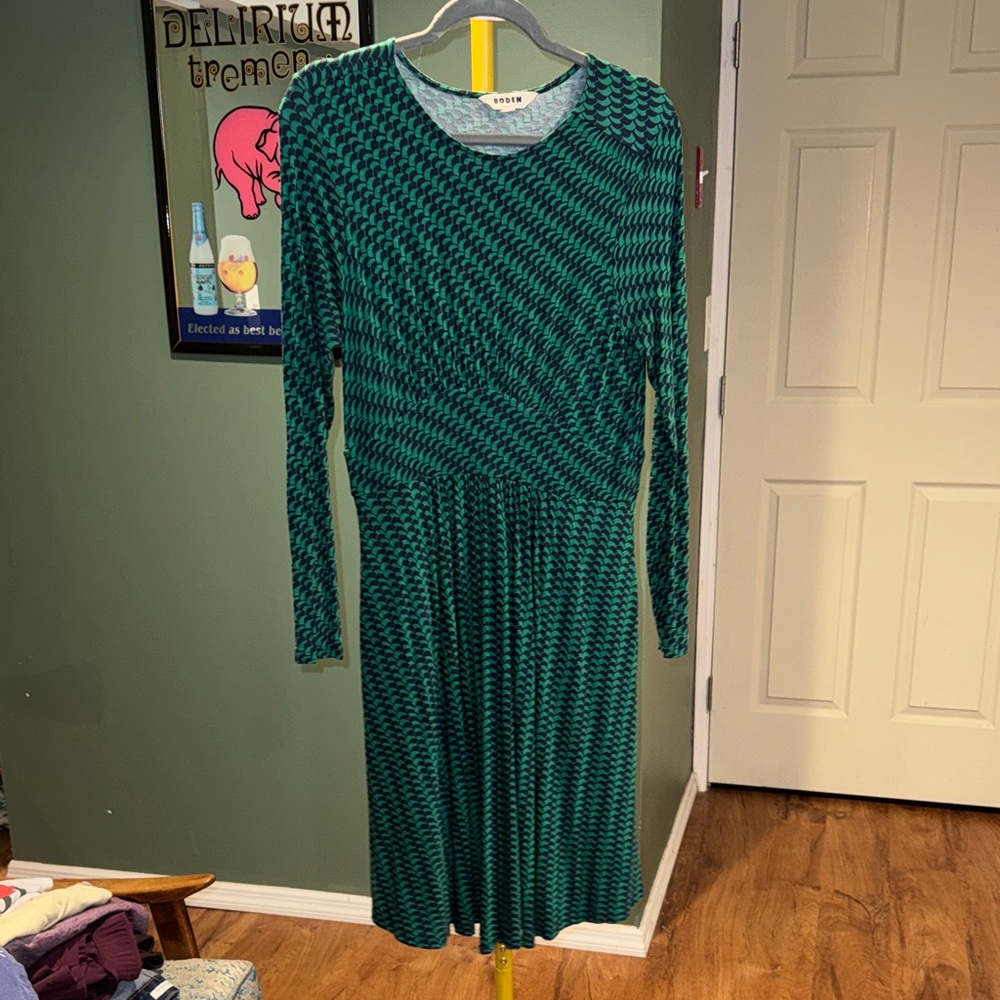 EUC Boden Green and navy  Patterned Long Sleeve Dress